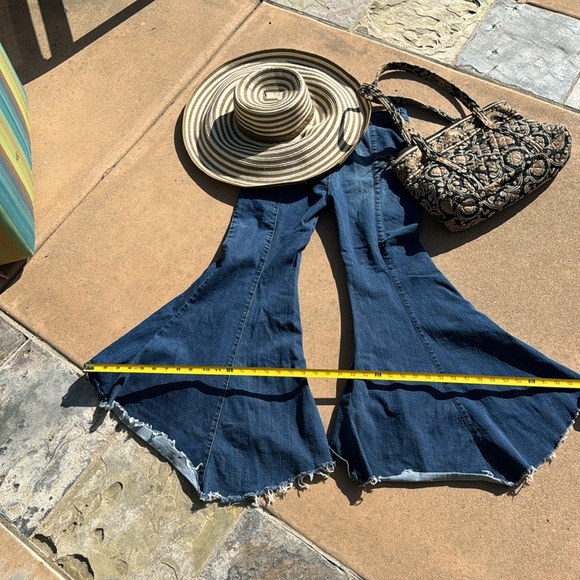 Extra wide Leg /bell bottom jeans!EUC - Picture 3 of 12